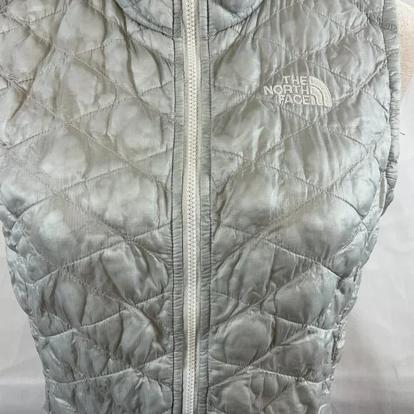 The North Face Quilted Vest S Light Gray Full Zipper Pockets - Picture 4 of 12